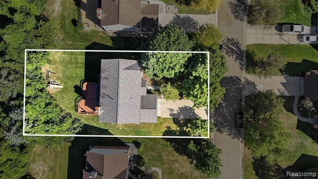 2140 Timberridge Court, West Bloomfield, MI 48324