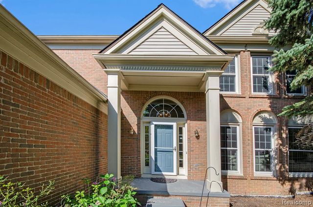 2140 Timberridge Court, West Bloomfield, MI 48324