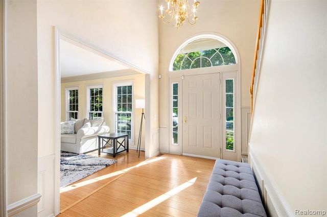 2140 Timberridge Court, West Bloomfield, MI 48324