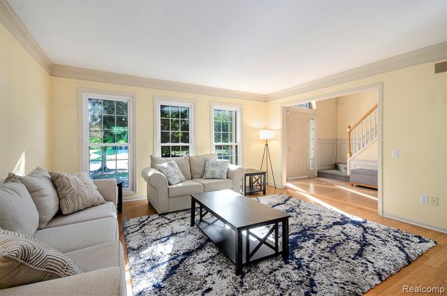 2140 Timberridge Court, West Bloomfield, MI 48324