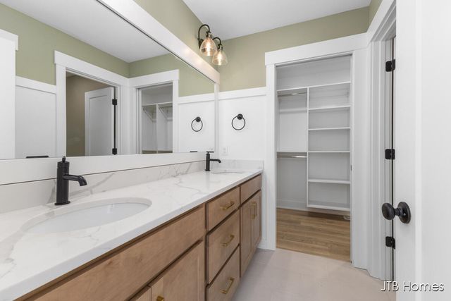 8296 Kettle Oak Drive SE, Alto, MI 49302