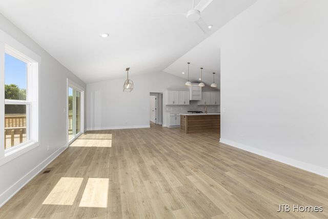 8296 Kettle Oak Drive SE, Alto, MI 49302