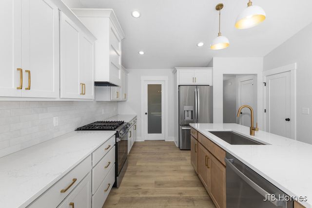 8296 Kettle Oak Drive SE, Alto, MI 49302