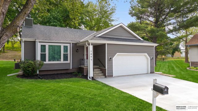 7805 Potter Plaza, Omaha, NE 68122