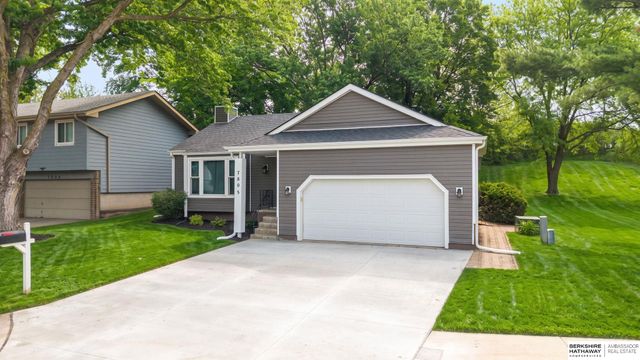 7805 Potter Plaza, Omaha, NE 68122