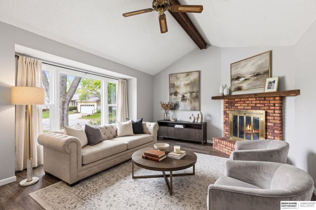 7805 Potter Plaza, Omaha, NE 68122