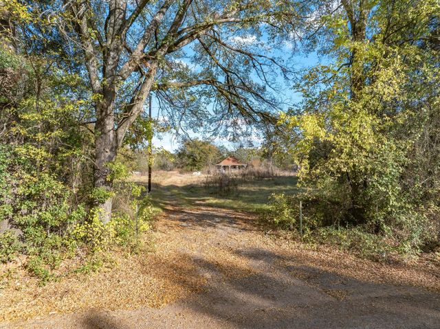 9722 County Road 3909, Athens, TX 75752