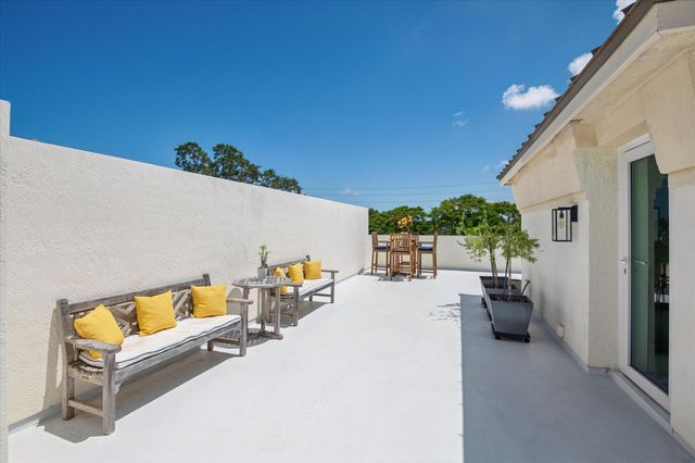 608 NE 11th Avenue, Fort Lauderdale, FL 33304