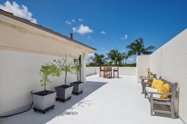 608 NE 11th Avenue, Fort Lauderdale, FL 33304