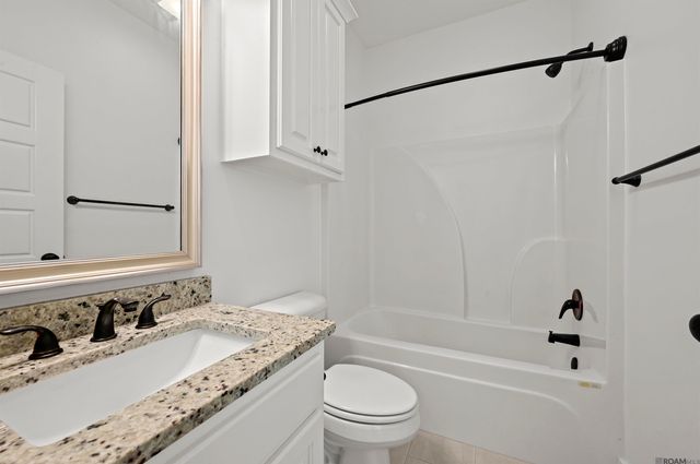 9587 S Creek Dr, Denham Springs, LA 70726