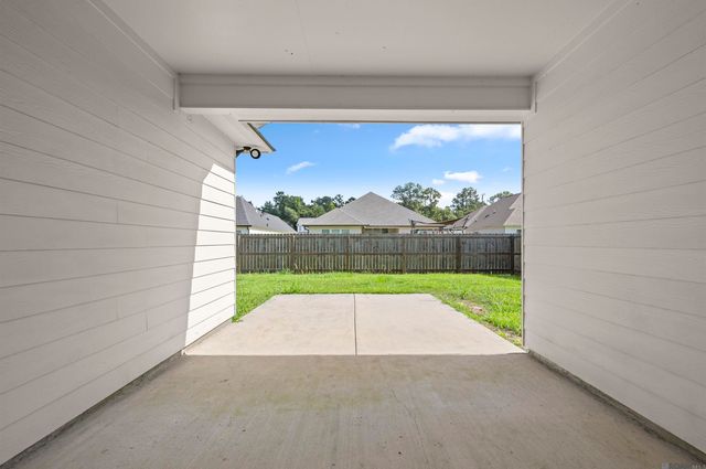 9587 S Creek Dr, Denham Springs, LA 70726