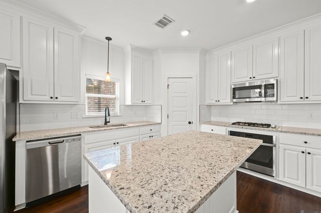 9587 S Creek Dr, Denham Springs, LA 70726