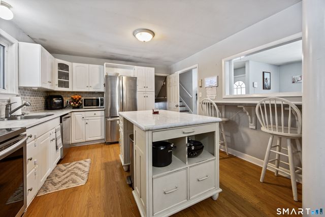 38 Mountain Road, Cheshire, CT 06410