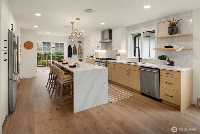 14020 NE 62nd Street, Redmond, WA 98052