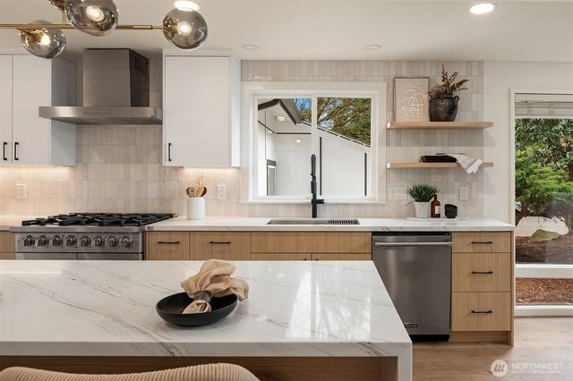 14020 NE 62nd Street, Redmond, WA 98052