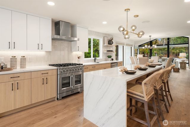 14020 NE 62nd Street, Redmond, WA 98052