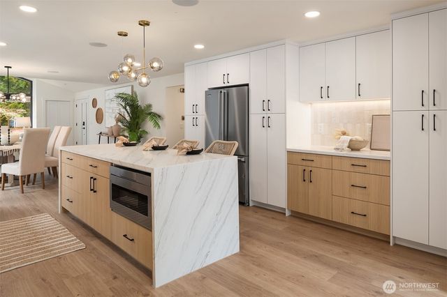 14020 NE 62nd Street, Redmond, WA 98052