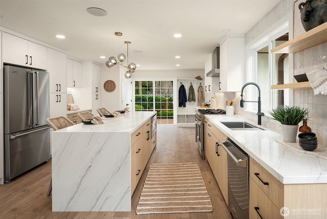 14020 NE 62nd Street, Redmond, WA 98052