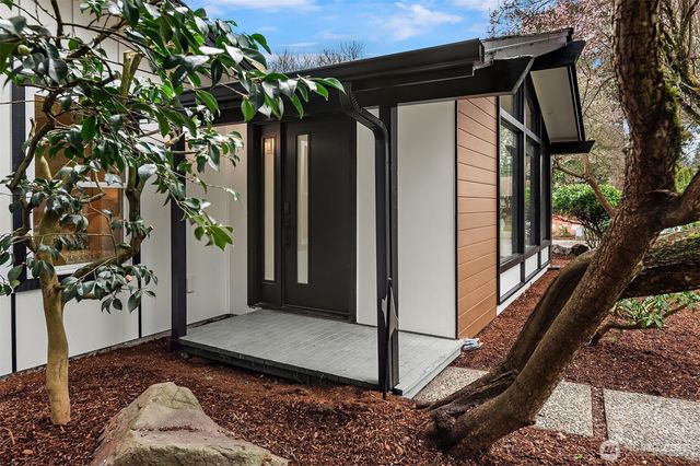 14020 NE 62nd Street, Redmond, WA 98052