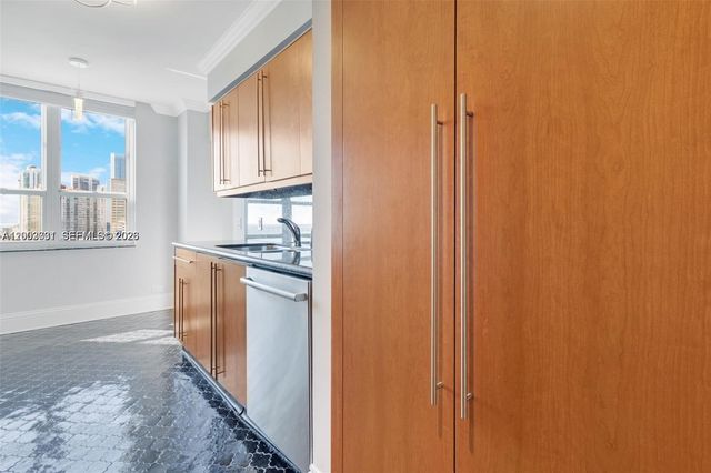 701 Brickell Key Blvd 2103, Miami, FL 33131