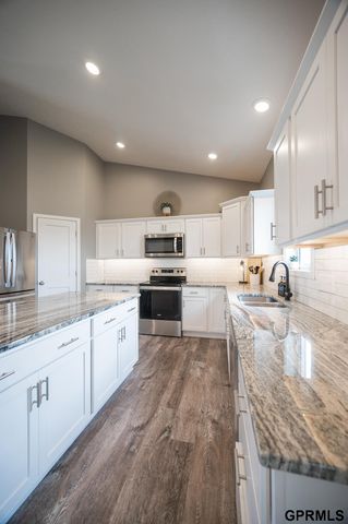 7808 Nicole Lane, Lincoln, NE 68516