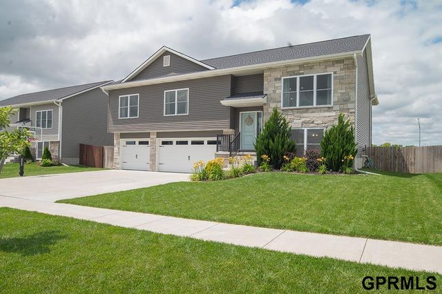 7808 Nicole Lane, Lincoln, NE 68516