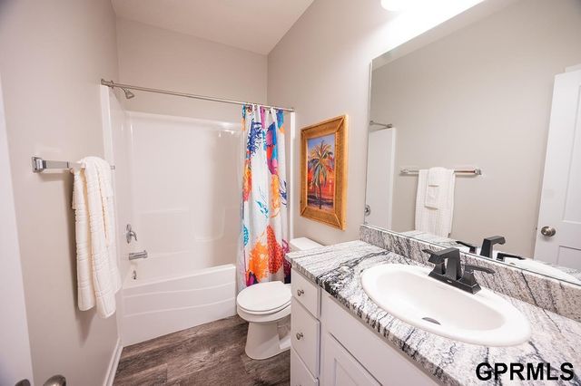 7808 Nicole Lane, Lincoln, NE 68516