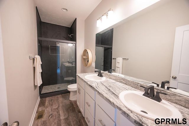 7808 Nicole Lane, Lincoln, NE 68516