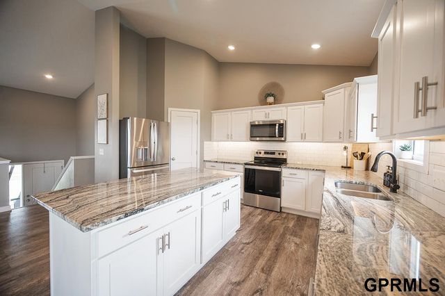 7808 Nicole Lane, Lincoln, NE 68516