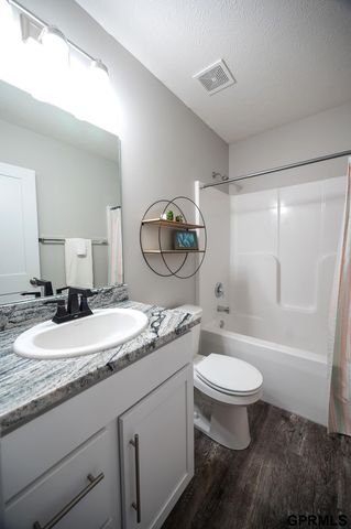 7808 Nicole Lane, Lincoln, NE 68516