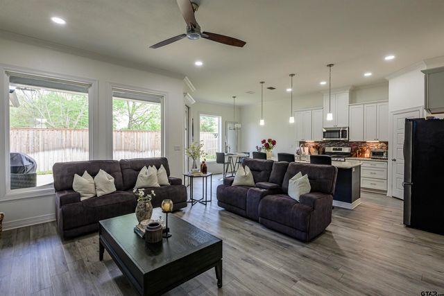 2001 Jason Dr., Whitehouse, TX 75791