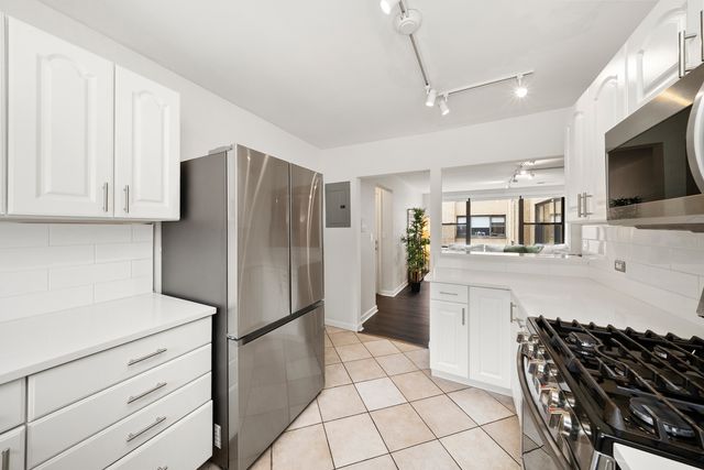 7409 N Seeley Avenue 2B, Chicago, IL 60645