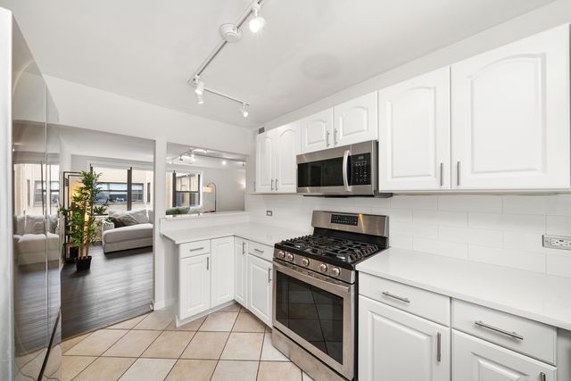 7409 N Seeley Avenue 2B, Chicago, IL 60645