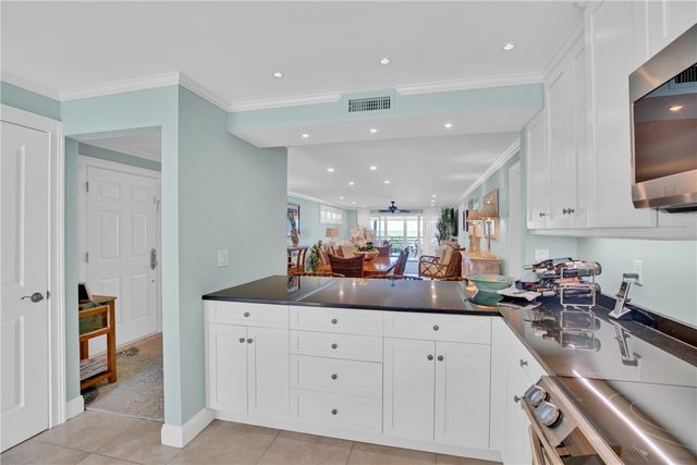 8416 Oceanside Drive F12, Vero Beach, FL 32963