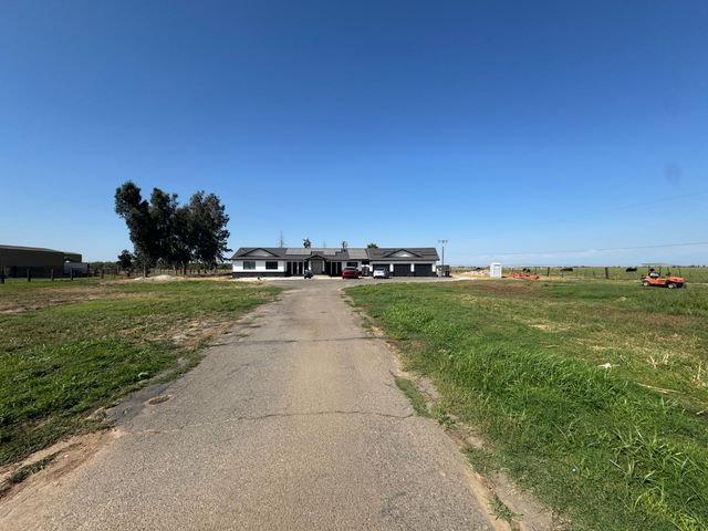 5931 Claribel Rd, Oakdale, CA 95361