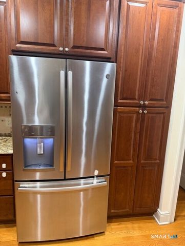 88 Maple Tree Avenue E, Stamford, CT 06906