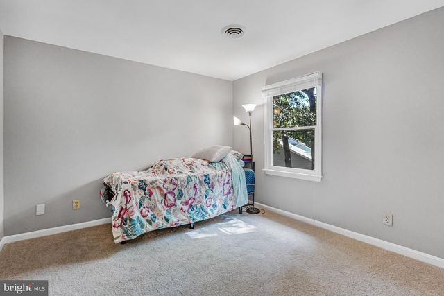5226 MCMANUS DR, Fredericksburg, VA 22407