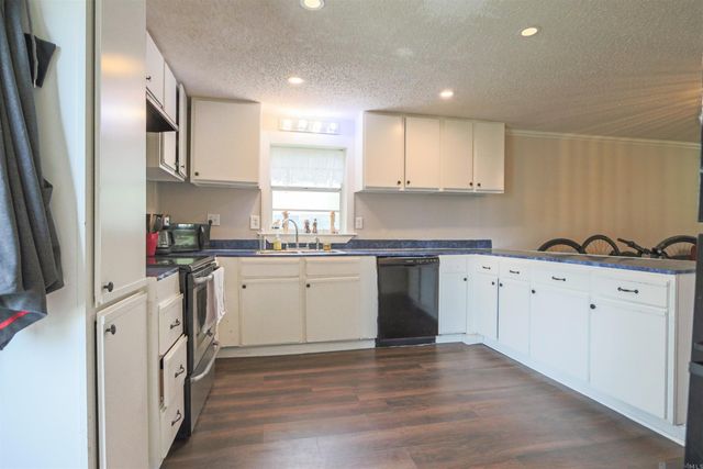 27080 Gaylord Rd, Walker, LA 70785