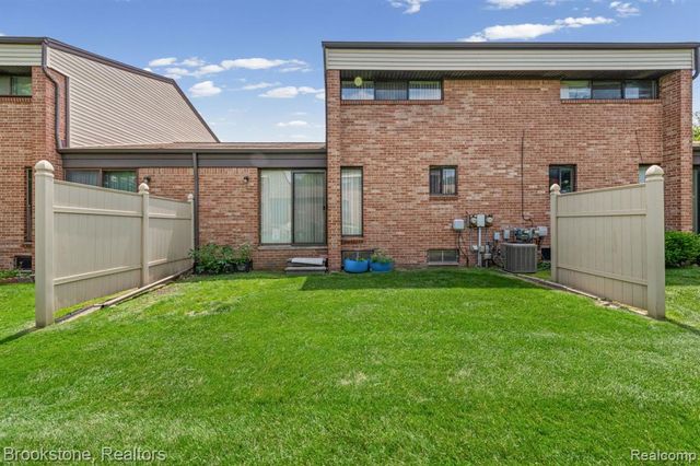 1925 Nicholas Court, Warren, MI 48092