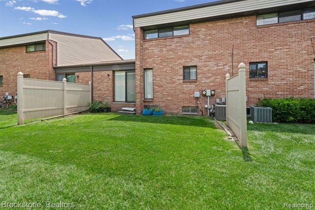 1925 Nicholas Court, Warren, MI 48092