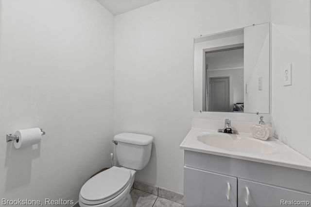 1925 Nicholas Court, Warren, MI 48092