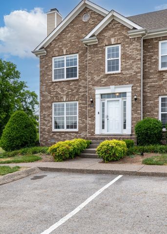 1001 McKenna Dr, Thompsons Station, TN 37179