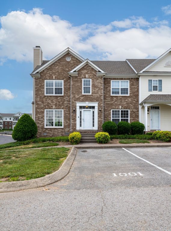 1001 McKenna Dr, Thompsons Station, TN 37179