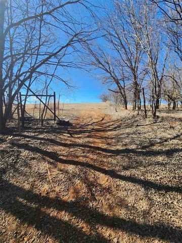 11390 NE Trail Rd, Elgin, OK 73538