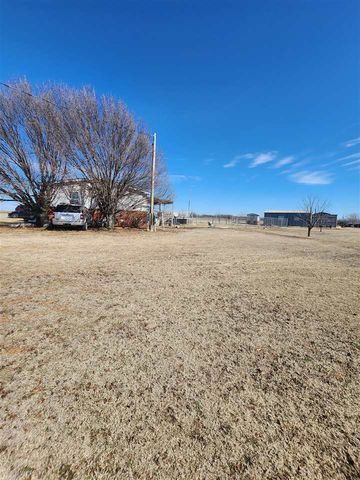 11390 NE Trail Rd, Elgin, OK 73538