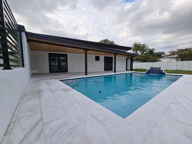 10525 SW 112th St, Miami, FL 33176