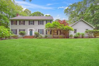 2 Broad Path, Lloyd Harbor, NY 11743