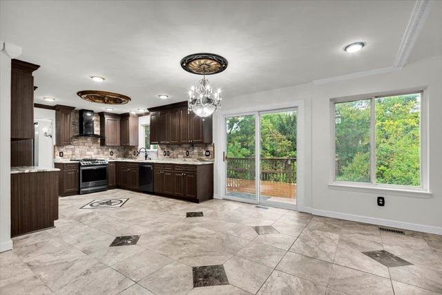 7295 W Maple Road, West Bloomfield Twp, MI 48322