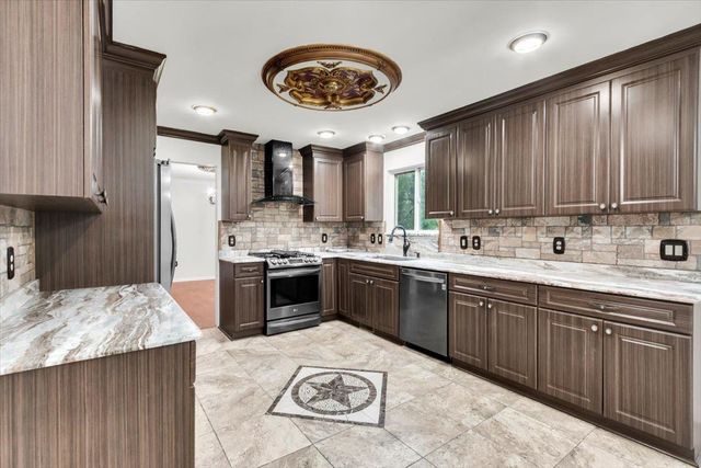 7295 W Maple Road, West Bloomfield Twp, MI 48322