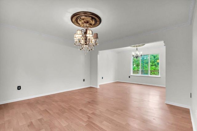 7295 W Maple Road, West Bloomfield Twp, MI 48322